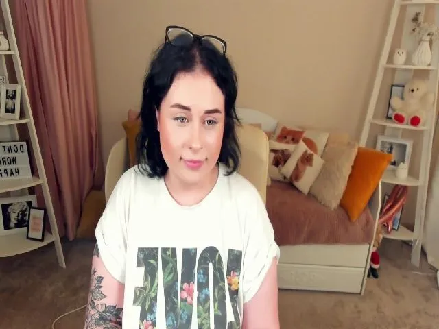 Live sex webcam photo for SerahMirabeli #254153462