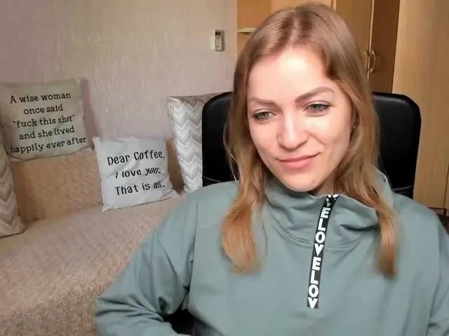 Live sex webcam photo for CherishSia #242615861