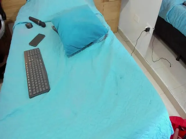Live sex webcam photo for Kloemss #262103563
