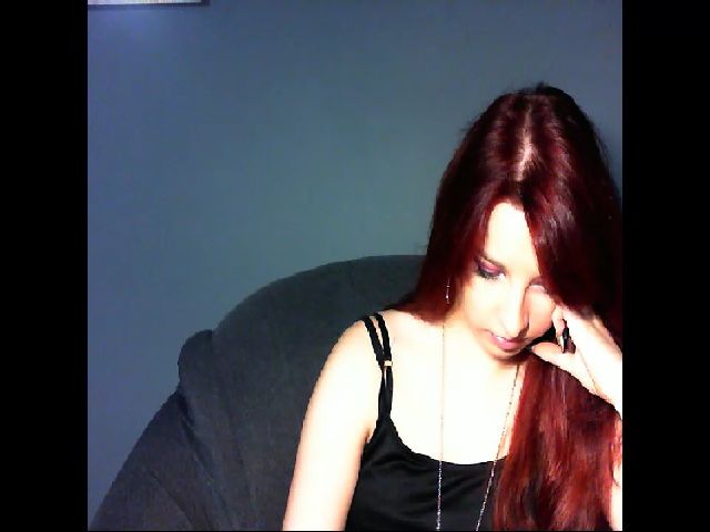 Live sex webcam photo for VirginLuna18 #258671488