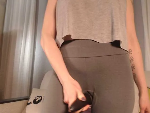 Live sex webcam photo for MissisSchmitt #240995745