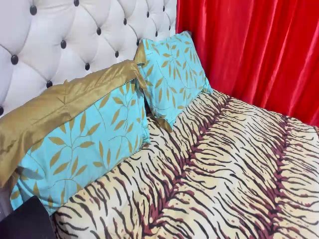 Live sex webcam photo for Gia_Zarella #255942779