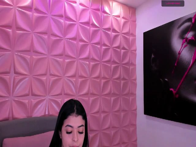 Live sex webcam photo for Andrea_T #263937629