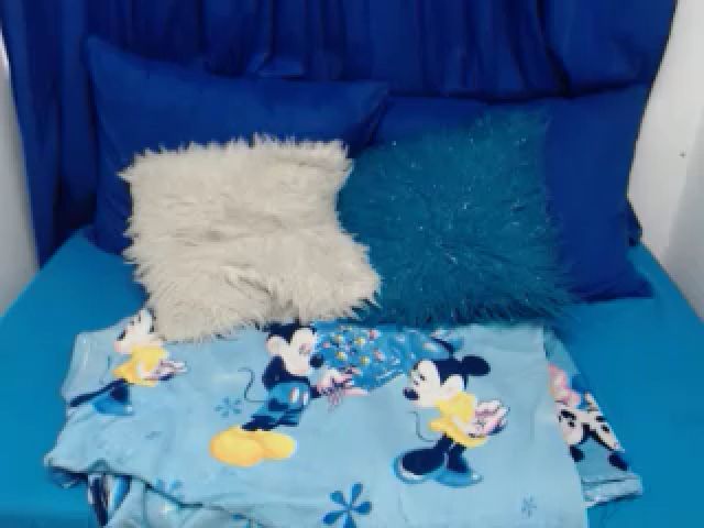 Live sex webcam photo for Honey21_ #252269588