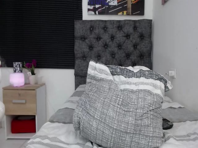 Live sex webcam photo for Andrea_greey #265338239