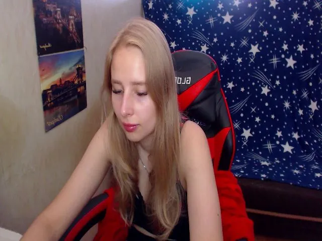 Live sex webcam photo for JessyGinger #258535508