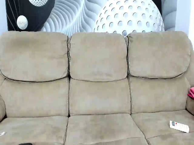 Live sex webcam photo for HaleySweet18 #254268954