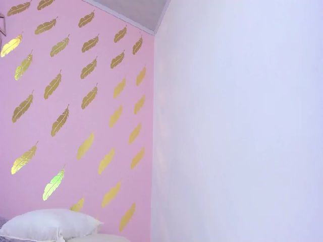 Live sex webcam photo for Roseann__ #254138591