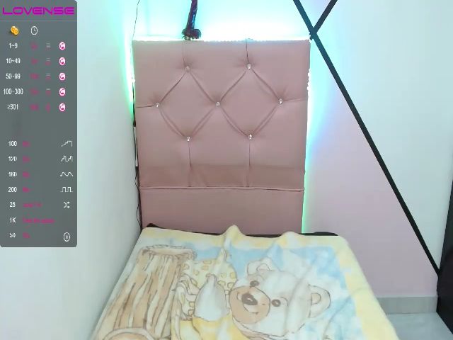 Live sex webcam photo for Aleja_mature #264700394