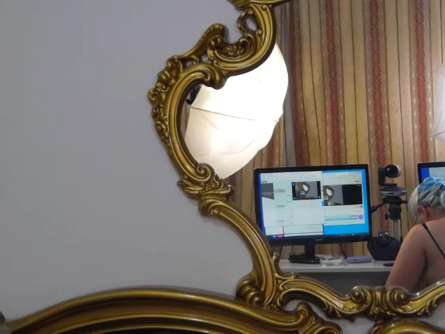 Live sex webcam photo for MissElisabeth #259667688