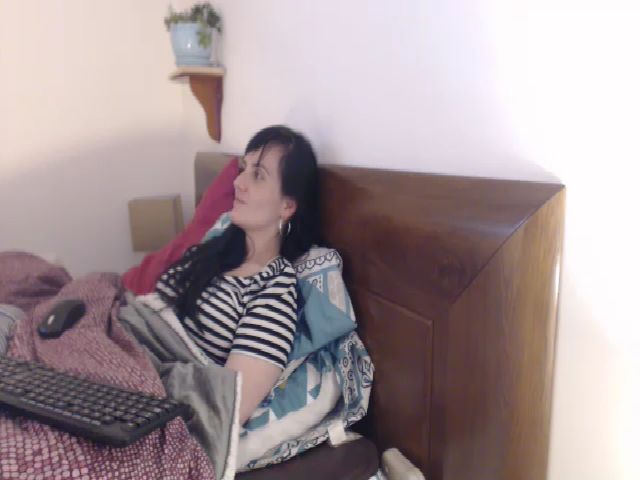 Live sex webcam photo for isabellazee2 #256591990