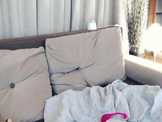 Live sex webcam photo for StaceyDi #253927722