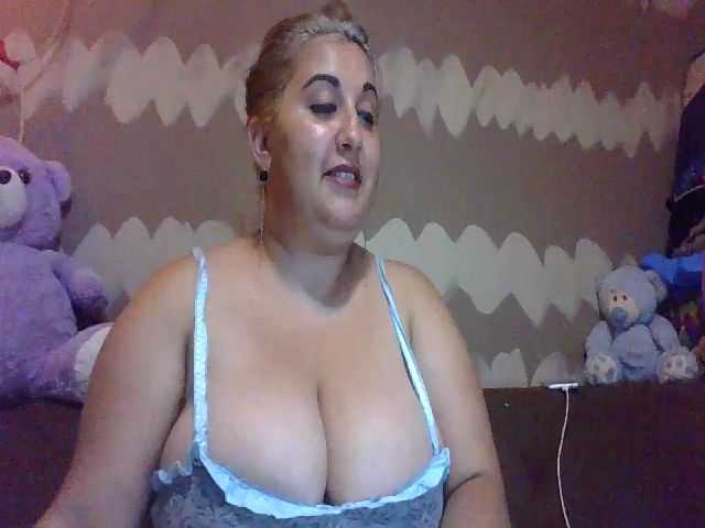 Live sex webcam photo for BigBreastsMia #254635801