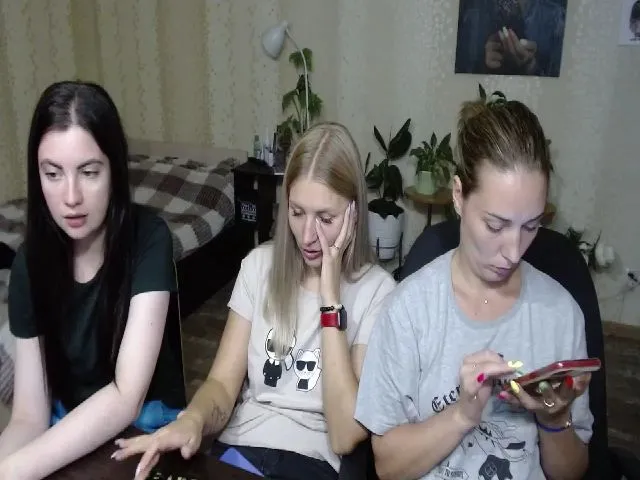 Live sex webcam photo for Emi_lywild #265597755