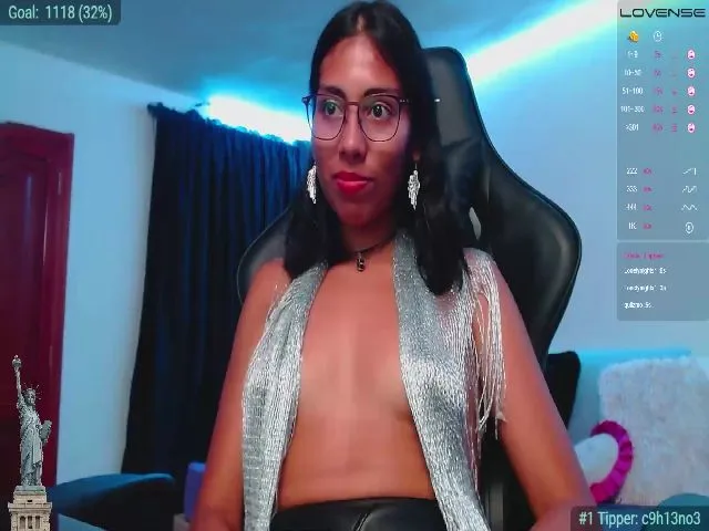 Live sex webcam photo for Turquesaxx #252406937