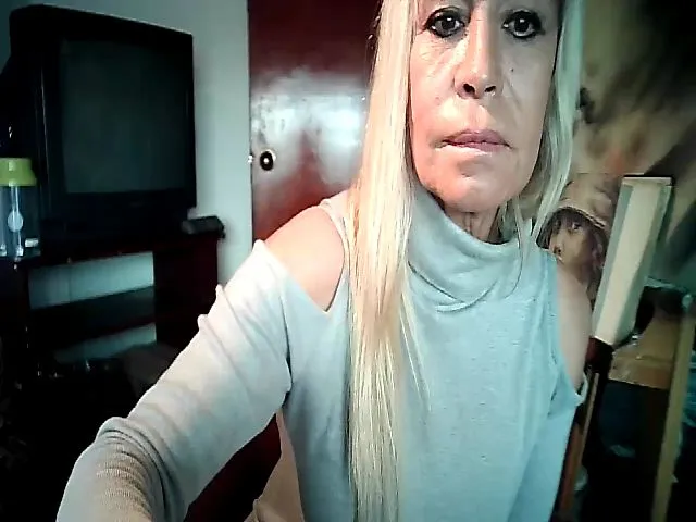 Live sex webcam photo for Latinablond7 #258278739