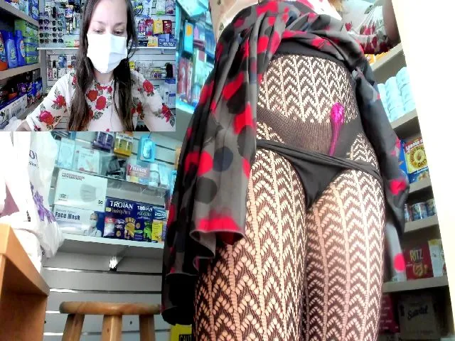 Live sex webcam photo for SparkleLuLu #287877442