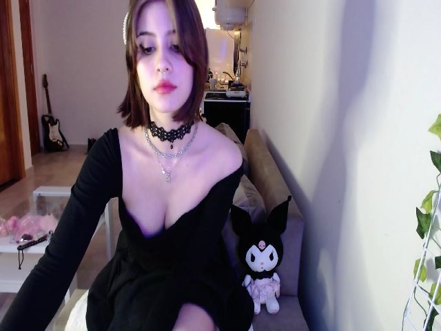 Live sex webcam photo for lucy__moon #265238924