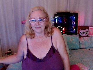 Live sex webcam photo for LisaLinny #240835933