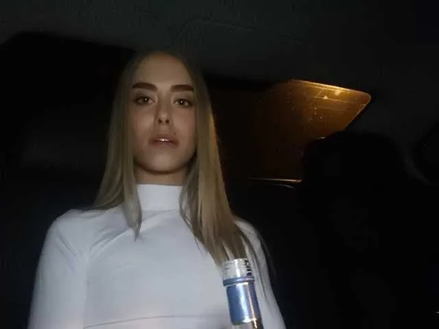 Live sex webcam photo for MikaMurrr #241222301