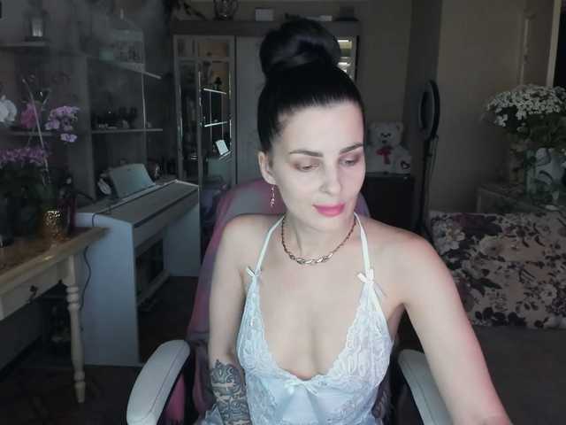 Live sex webcam photo for -Queen-Maria- #249843436