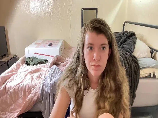 Live sex webcam photo for Trixiegirl3 #262359852