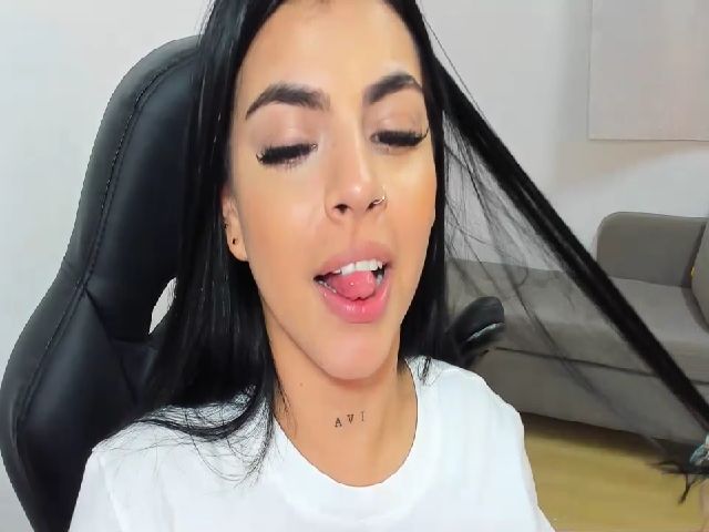 Live sex webcam photo for Miss_kim18 #252363097