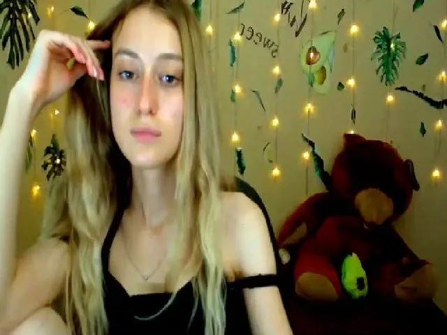 Live sex webcam photo for LinaRum__ #252449943