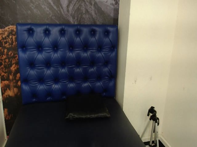 Live sex webcam photo for Cleo_e #260822227