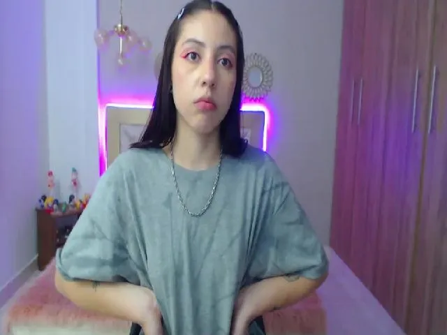 Live sex webcam photo for Emily_evans18 #262908776