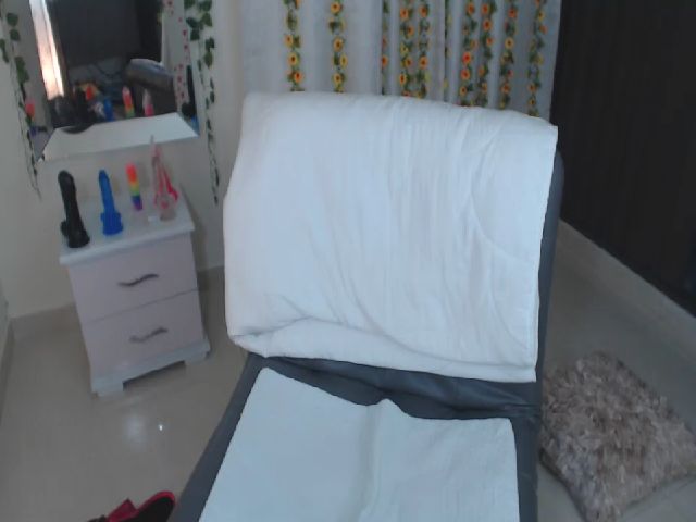 Live sex webcam photo for MILF_karol #254344919