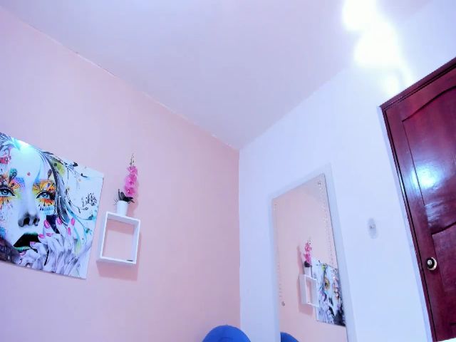 Live sex webcam photo for ZOE_CAT #265578335