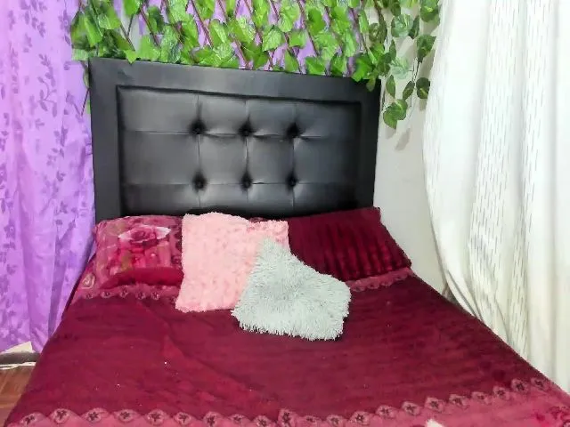 Live sex webcam photo for Holly_rosee #262557083