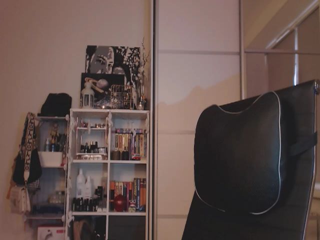 Live sex webcam photo for KellyAsian #259343299