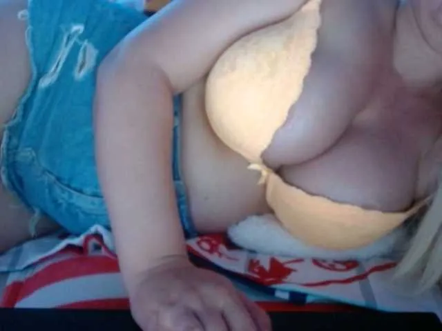 Live sex webcam photo for PrincessReyna #252589920
