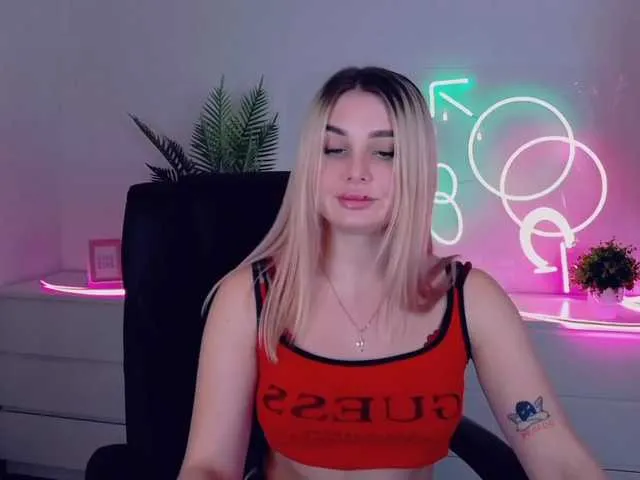 Live sex webcam photo for MillaDoll #241180079