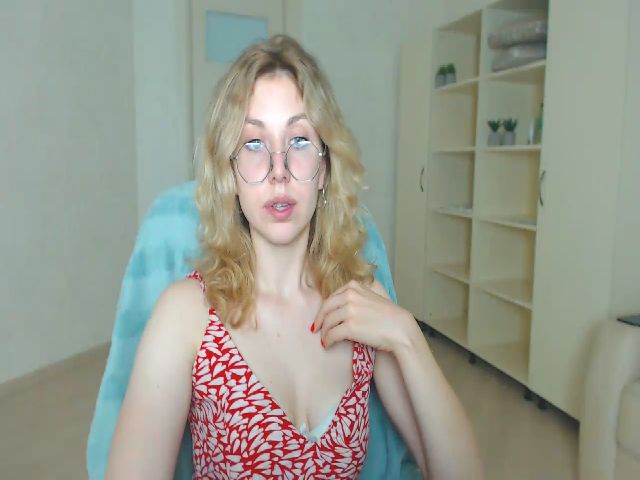 Live sex webcam photo for MollyDiamond1 #258742331