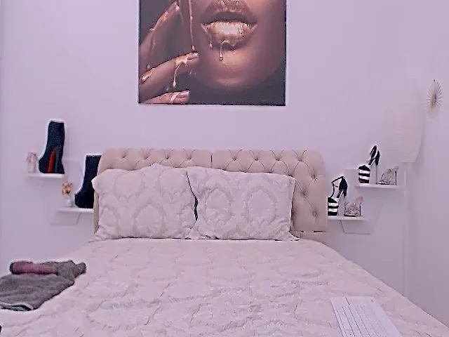 Live sex webcam photo for Katye18 #261783942
