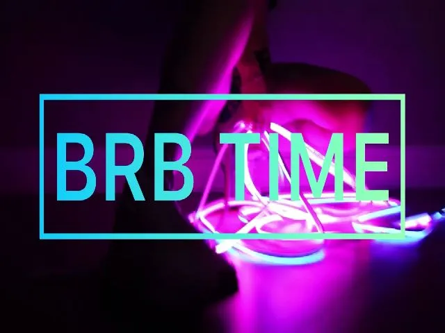 Live sex webcam photo for LisaMellow #253569779