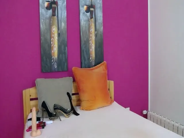 Live sex webcam photo for BustyxxHelen #259087837