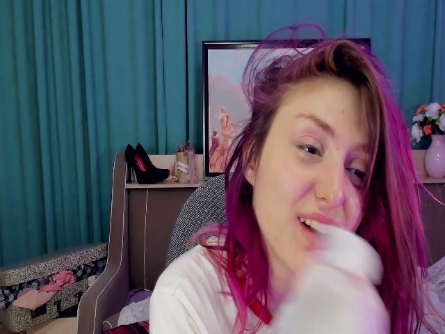 Live sex webcam photo for MadFrau #259678375