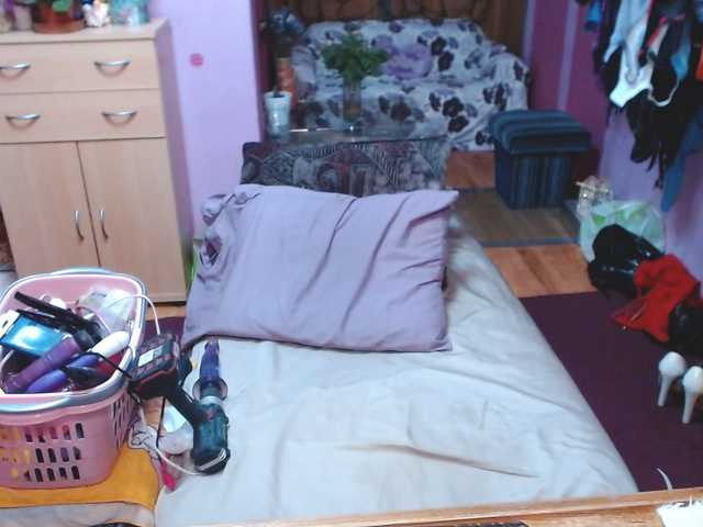 Live sex webcam photo for Elmira63 #243205696