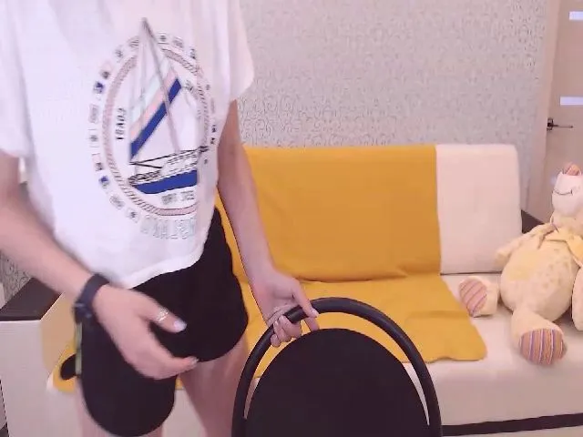 Live sex webcam photo for YourrAngell #252784988