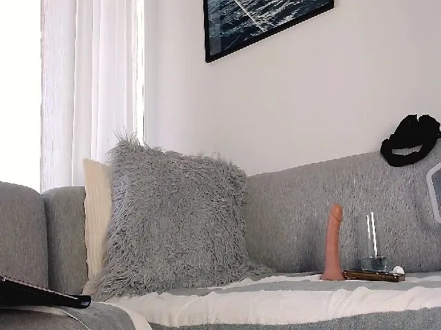Live sex webcam photo for EmmaBabe123 #263299182
