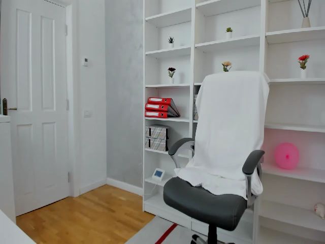 Live sex webcam photo for VanessaCroft #253378932