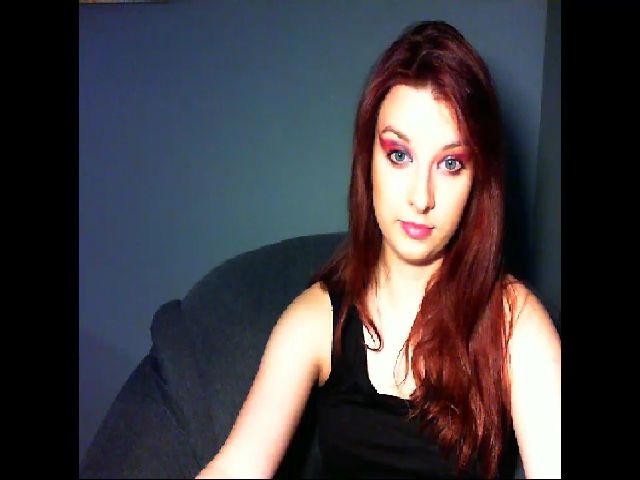 Live sex webcam photo for VirginLuna18 #255390979