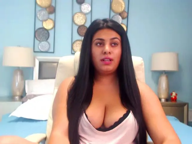 Live sex webcam photo for HeidiCutie #258566677