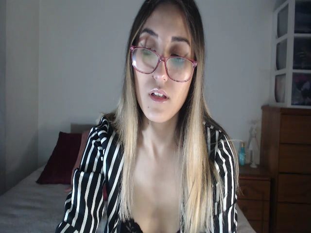 Live sex webcam photo for Ninimoon #258533514