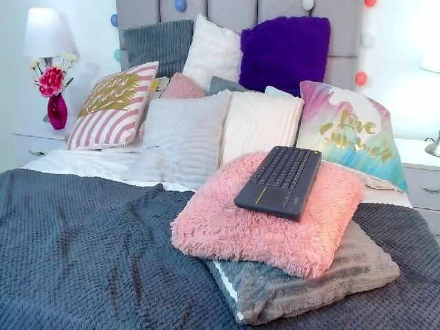 Live sex webcam photo for Mia_thompsons #257692961