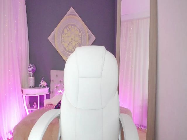 Live sex webcam photo for Karina_V #257362027